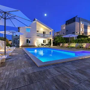 https://apartments-luka-zadar.hotelinzadar.com